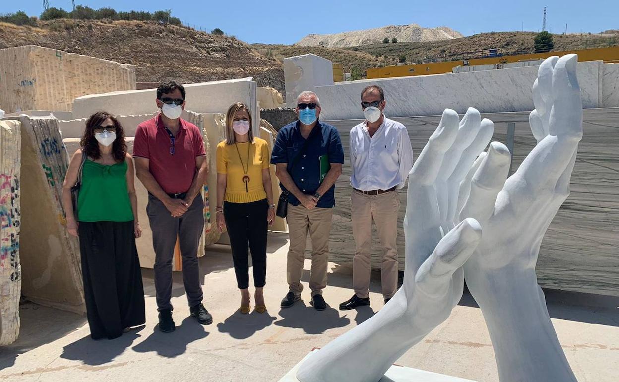 Torregrosa visita varias empresas de la Asociación de Empresarios del Mármol de Andalucía