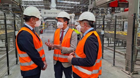 Cosentino recibe casi 30 millones del Estado y ayuda a crear 136 nuevos empleos