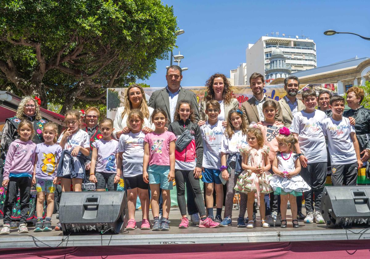 Imagen principal - Tíjola pinta el Paseo de Almería con su fiesta a la Virgen de Fátima