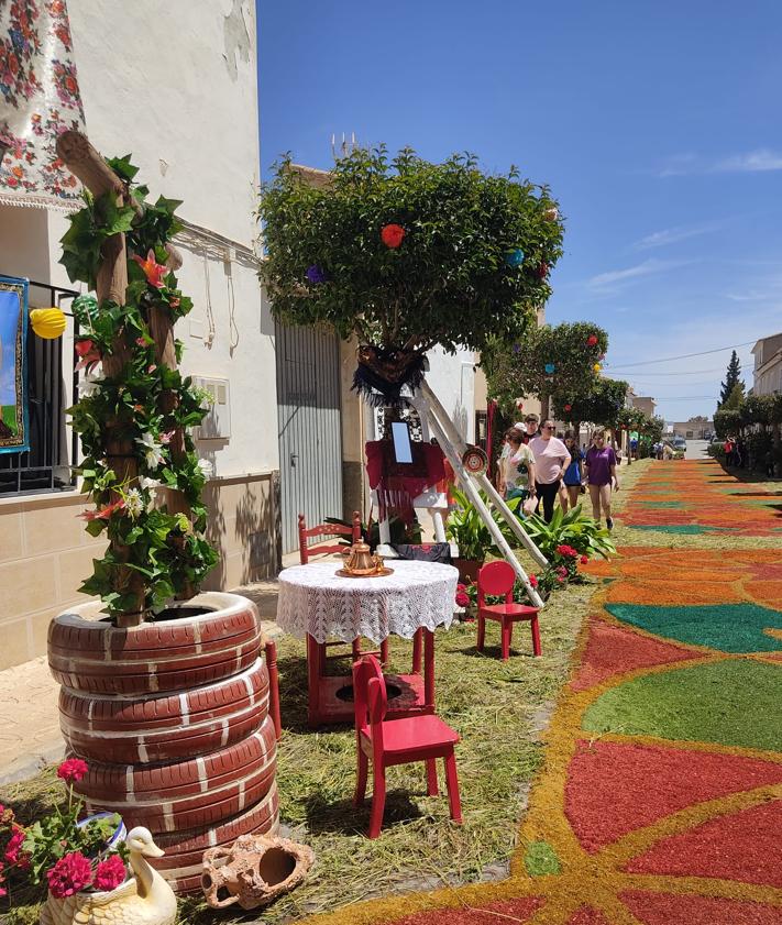 Imagen secundaria 2 - Tíjola extiende su alfombra