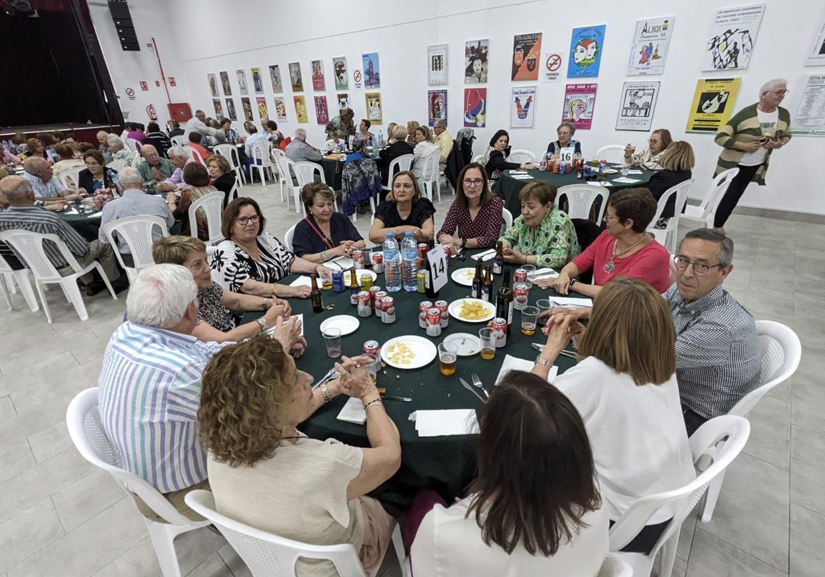 Imagen principal - Paella en Albox para celebrar el Día de las Familias