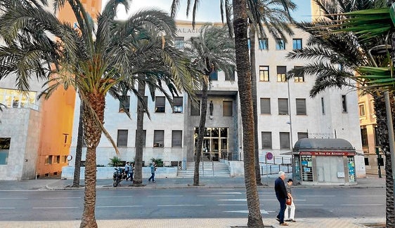 La defensa del exalcalde de Albox sostiene lo legal de los contratos para «conservar» la rambla