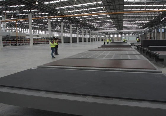La falta de suministro mantiene casi «paralizado» aún el parque de Cosentino en Cantoria