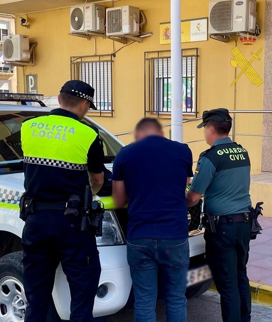 Investigado por vender droga en la calle en Albox tras una llamada anónima