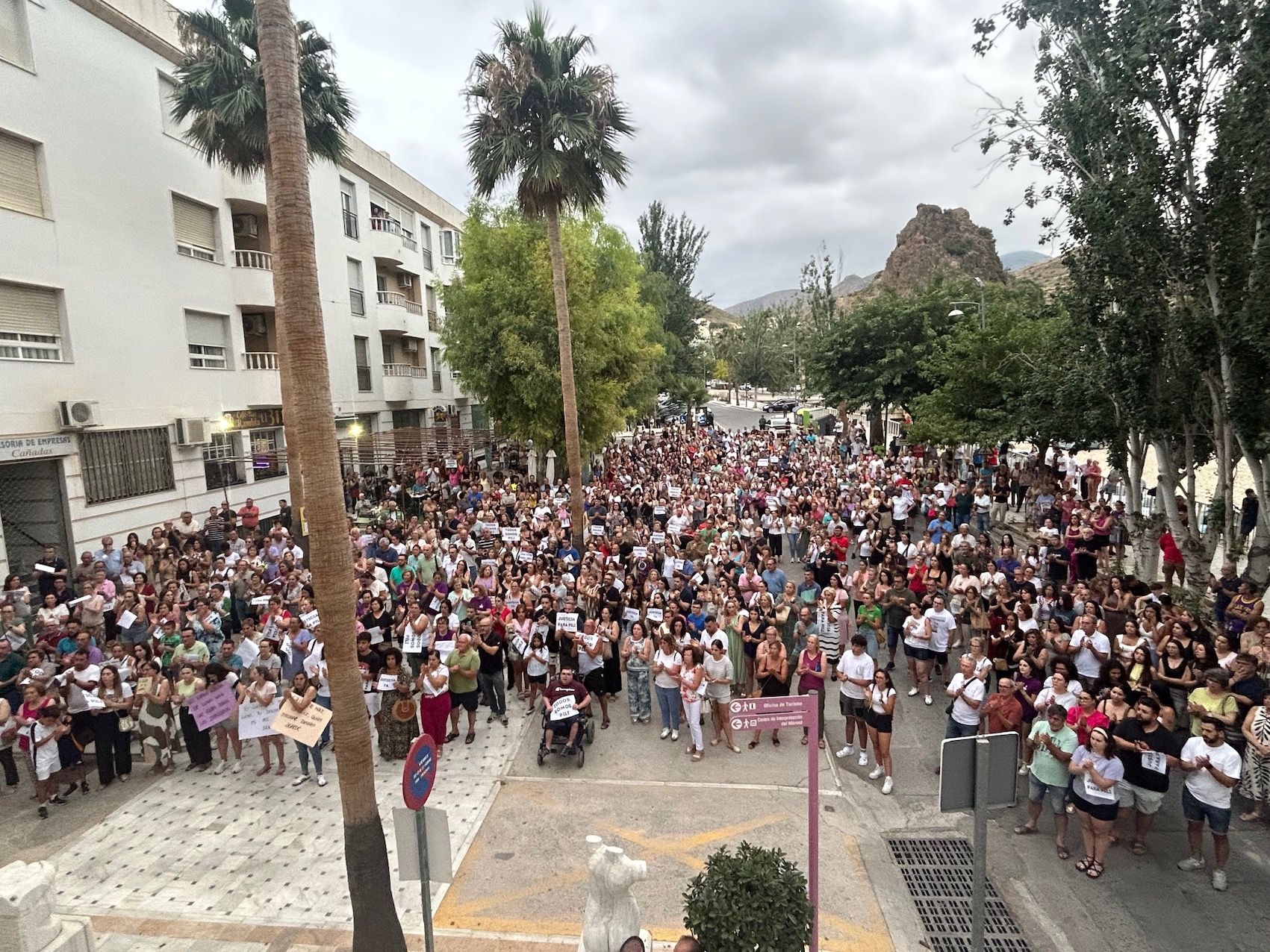 Concentración de apoyo a Pilar, este jueves, en Macael.