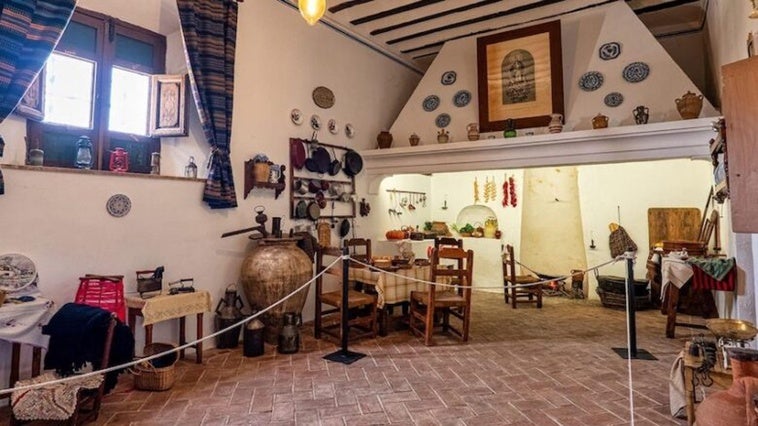 El Santuario del Saliente inaugura su cocina histórica de tres siglos y presenta su primer recetario