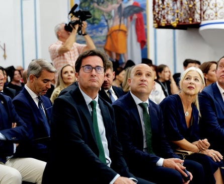 Imagen secundaria 1 - El Saliente resplandece en su consagración tras la culminación de la monumental obra pictórica de García Ibáñez