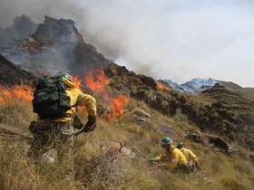 Sigue la extinción del incendio en Purchena, que ha quemado cinco hectáreas