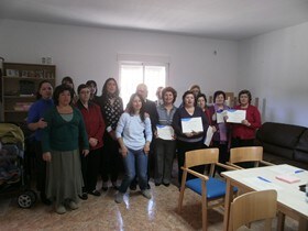 Igualdad entrega los diplomas de un Curso de Cuidados Básicos de Enfermería en Chercos