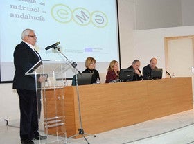 La Escuela del Mármol de Fines presenta a sindicatos y empresarios sus estudios sobre la situación de la piedra natural