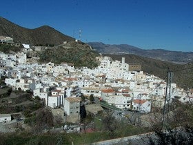 La Junta de Andalucía realiza obras de mejora en dos caminos rurales de Sierro