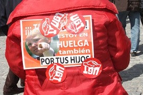 Las canteras cerradas, la industria a medio gas, normalidad en el resto