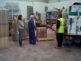 Recogida de alimentos donados por empleados de Cosentino