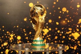 La Copa del Mundo de Fútbol se exhibe en Fines