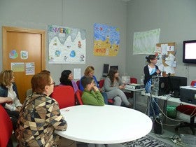 Bacares fomenta el uso de nuevastecnologías entre los colectivos de mayores y mujeres