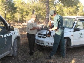 Agentes de la Junta y del Seprona sorprenden a dos furtivos cazando en el Parque Natural Sierra María Los Vélez
