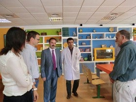 El delegado de Salud conoce el trabajo del Centro de Menores La Casa de Purchena