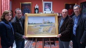 Andrés García Ibáñez dona el cuadro 'Vista de Segovia' al paso Virgen de los Dolores de Olula del Río