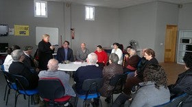 Rogelio Mena y Ángeles Mirallas sostienen en Bayarque que “las políticas contra los mayores van a terminar por exterminar los municipios pequeños”