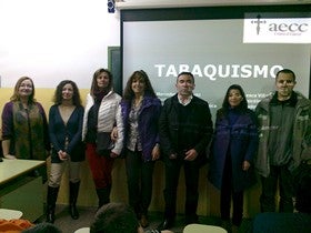 La Junta Local de la AECC de Olula del Río colabora con el IES Rosa Navarro en su Semana Cultural