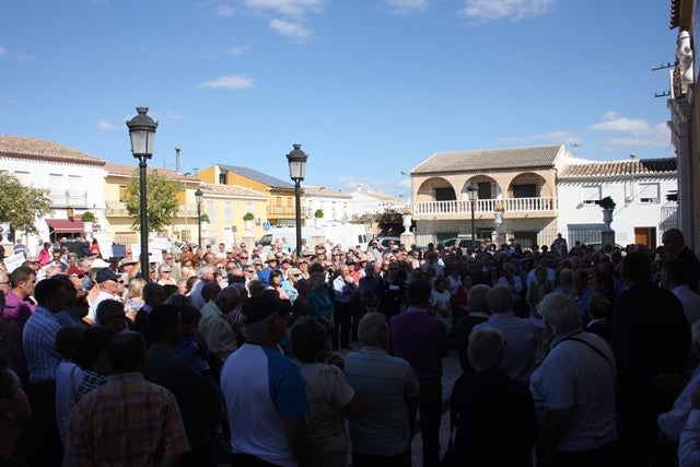Cientos de personas piden medidas para no derribar más viviendas