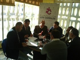 La obra social ‘La Caixa’ firma en Macael ayudas con ‘Los Carriles’ y club deportivo ‘San Marcos’