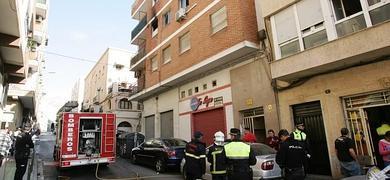 Intoxicada por inhalación de humo una mujer durante el incendio desatado en la cocina de su vivienda en Almería
