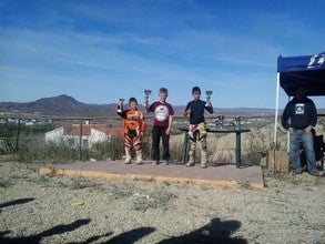 El espectáculo y un gran nivel de competición hacen brillar el ‘Open Internacional de Motocross de Zurgena’