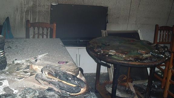 Dos personas afectadas por inhalación de humo tras un incendio en su casa de Cantoria
