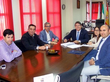 Rogelio Mena se reúne con Redexis Gas para instalar Gas Natural en hogares e industrias de Albox