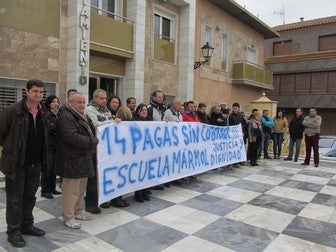 Los trabajadores de la Escuela del Mármol inician sus movilizaciones con un encierro