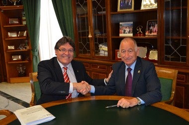 El Parque de Bomberos de Albox recibirá 150.000 euros y dispondrá de un nuevo camión autobomba