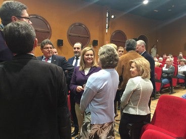 La consejera de Medio Ambiente se reúne con los británicos de viviendas irregulares