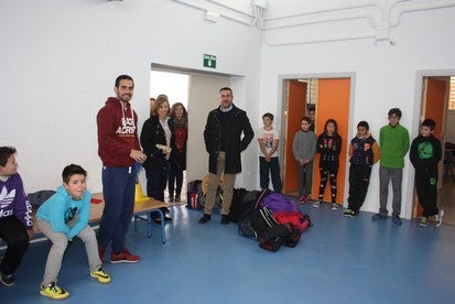La delegada del Gobierno, primera visita institucional al nuevo colegio de Serón
