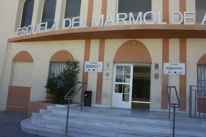 La Junta tramita el pago al Consorcio Escuela  del Mármol en Fines