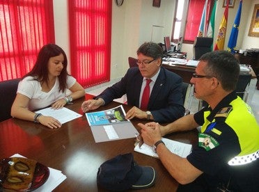 La colaboración ciudadana y las iniciativas del alcalde de Albox contra la inseguridad, claves en la ayuda al trabajo de la Policía Local según la memoria de 2014