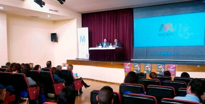 Varios profesionales en Macael reciben formación para prevenir y detectar el consumo de alcohol