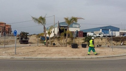 Zurgena inicia el arreglo de la rotonda de Las Cobaticas que aumentará la seguridad de la vía