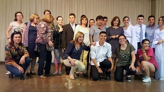 Alumnos del I.E.S. Martín García Ramos de Albox representan una obra teatral a beneficio de AECC