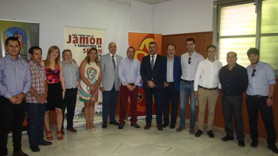Los empresarios cárnicos de Serón muestran en Almería la buena salud del sector