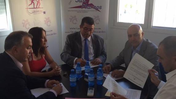 La Obra social 'La Caixa' entrega 36.000 euros al Club Deportivo Comarcal 'San Marcos'