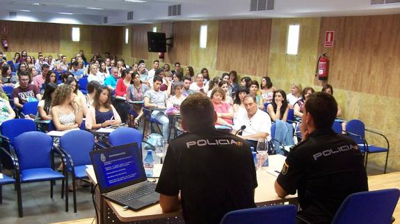 El Cyberbullying centra el contenido de la segunda jornada de los cursos de la UAL en Purchena