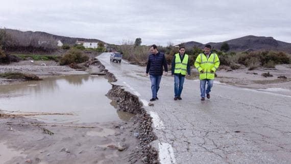 Diputación presta apoyo técnico para solucionar la rotura de 2.500 metros de saneamiento en Alcóntar