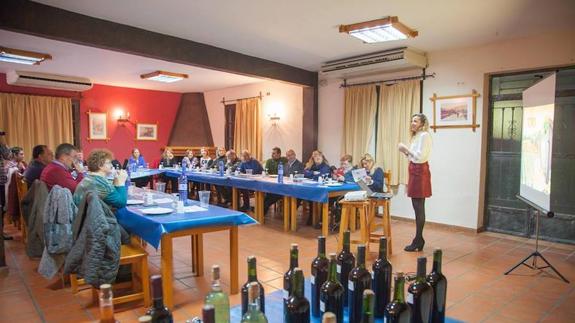 El centro Guadalinfo de Tíjola colabora en el II Taller de Cata de Vinos que se celebra el 3 de febrero