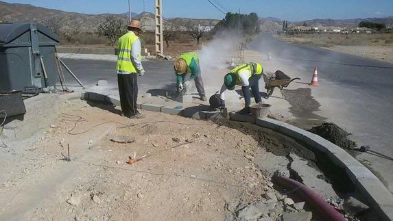 El Ayuntamiento de Arboleas realiza trabajos de acondicionamiento y urbanizaciones en diferentes barriadas