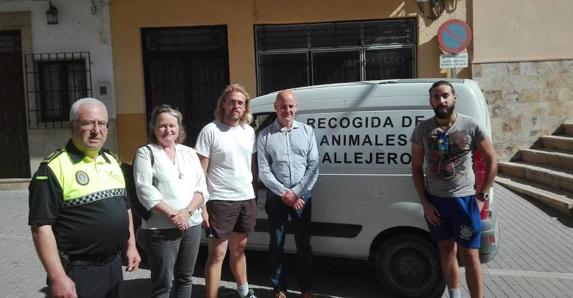 Albox firma un acuerdo con una protectora para la recogida de animales abandonados
