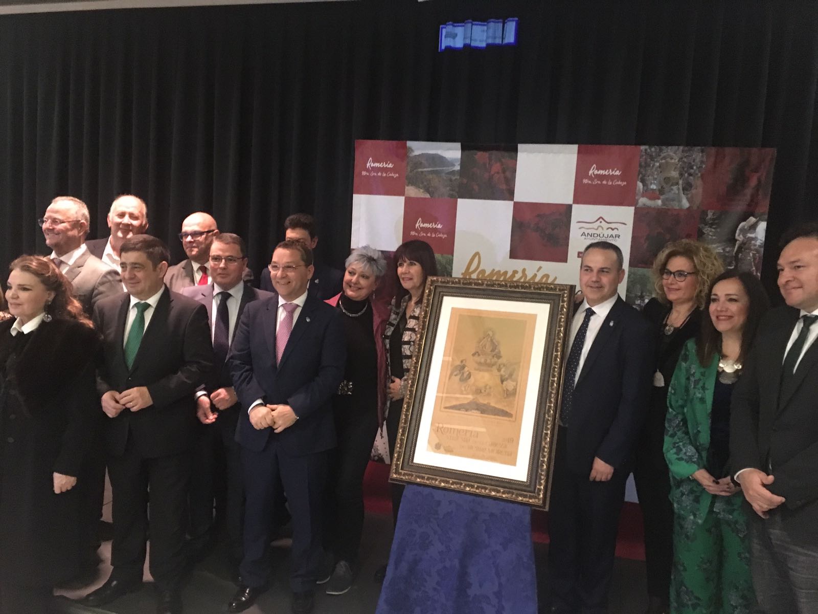 Autoridades y personalidades de Andújar durante la presentación del cartel de Romería. 
