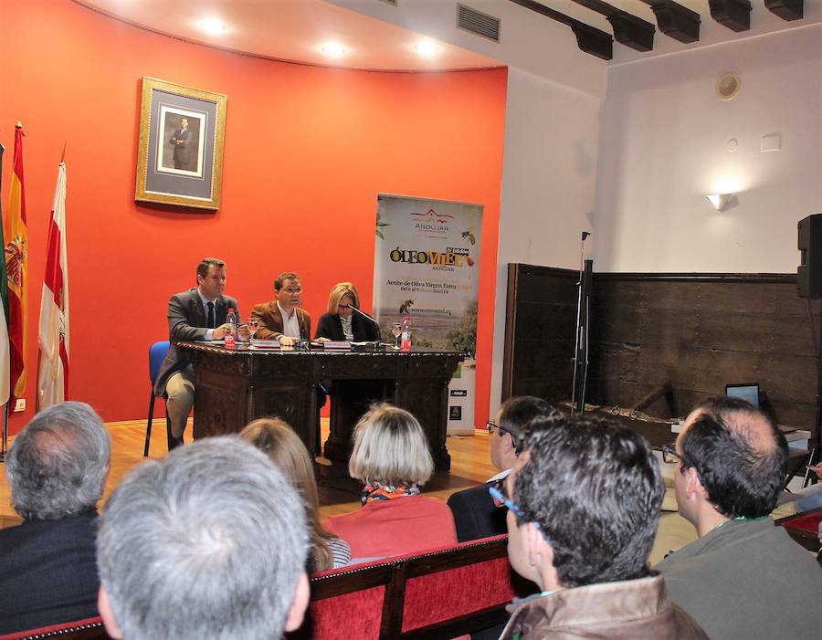 Acto de inauguración en el Palacio de los Niños de Don Gome. 