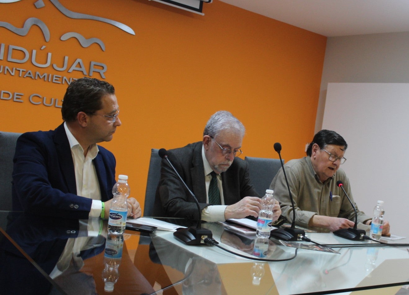 Octavio Granado en el centro, durante su participación en el Foro XXI Socialista. 