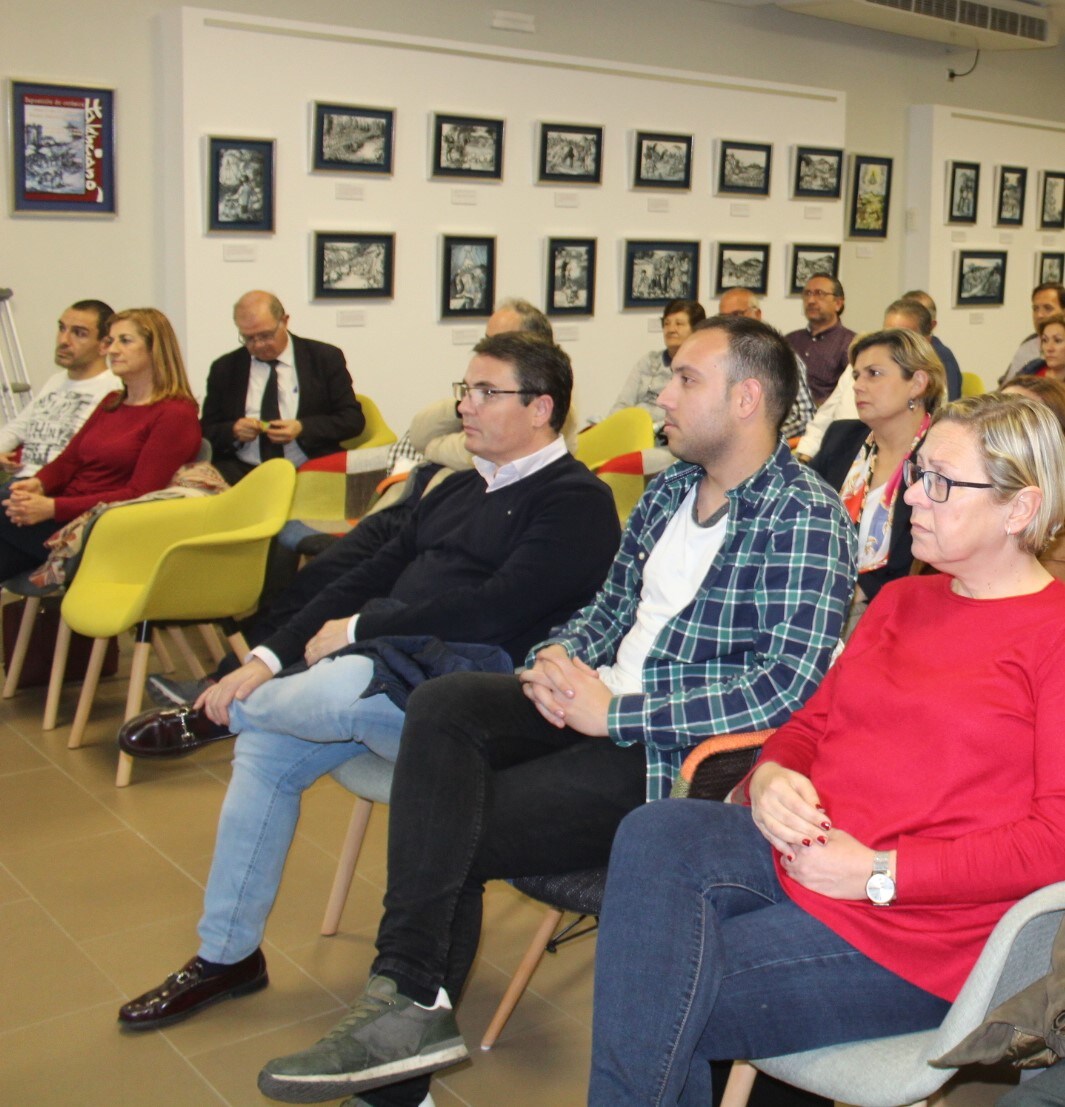 Varios integrantes de la lista, el pasado miércoles en el Foro XXI del PSOE local. 